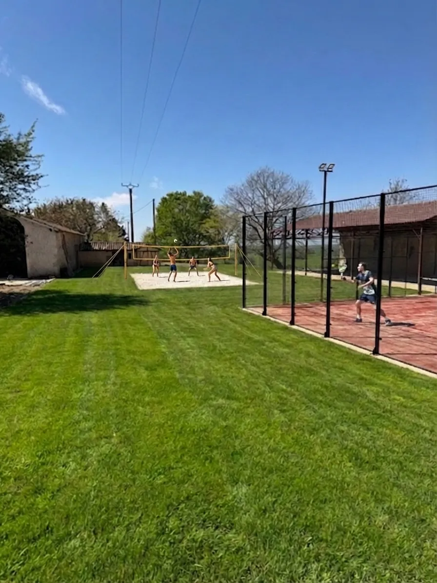 Padel + beach volley côte à côte Padel + beach volley côte à côte